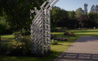 Hatanpään ruusutarhan kaari